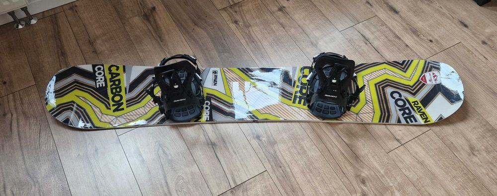 Deska snowboardowa Raven Core Carbon 150cm z wiązaniami Raven Fastec L