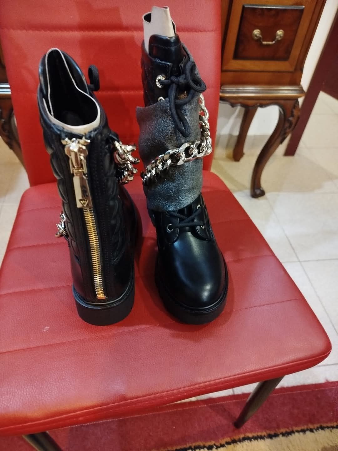 Botins GUESS novos T. 38