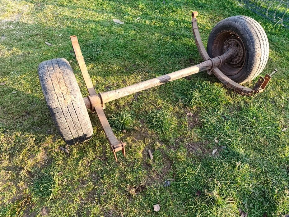 Tylnia oś do przyczepki z resorami