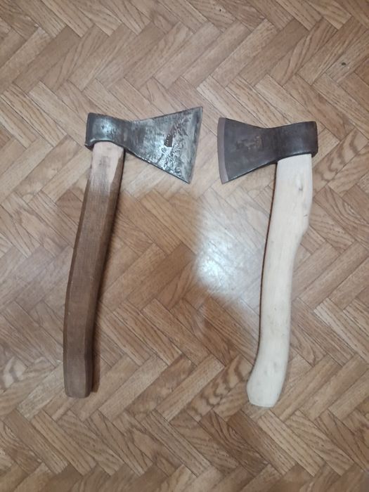 Топоры ссср  1962,1990 г/в в хорошем состоянии смотрите фото