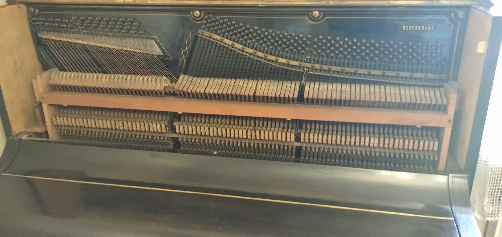 Zabytkowe pianino firmy Rosenkranz