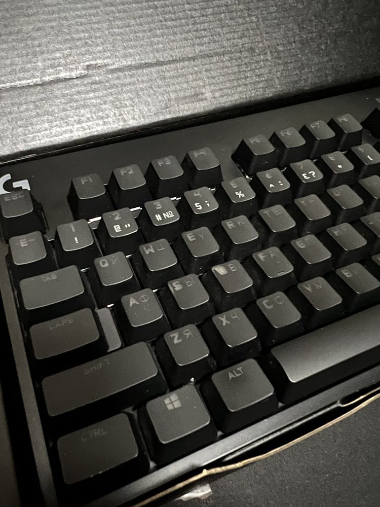 Logitech G Pro Механічна клавіатура + жовті капкейки на основні клавіш