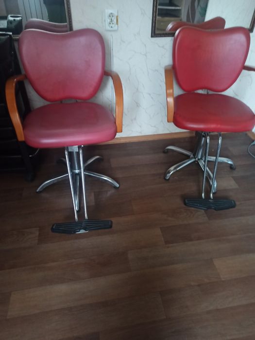 Продам крісло перукарське.