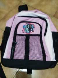 Mochila das Monster high nova.