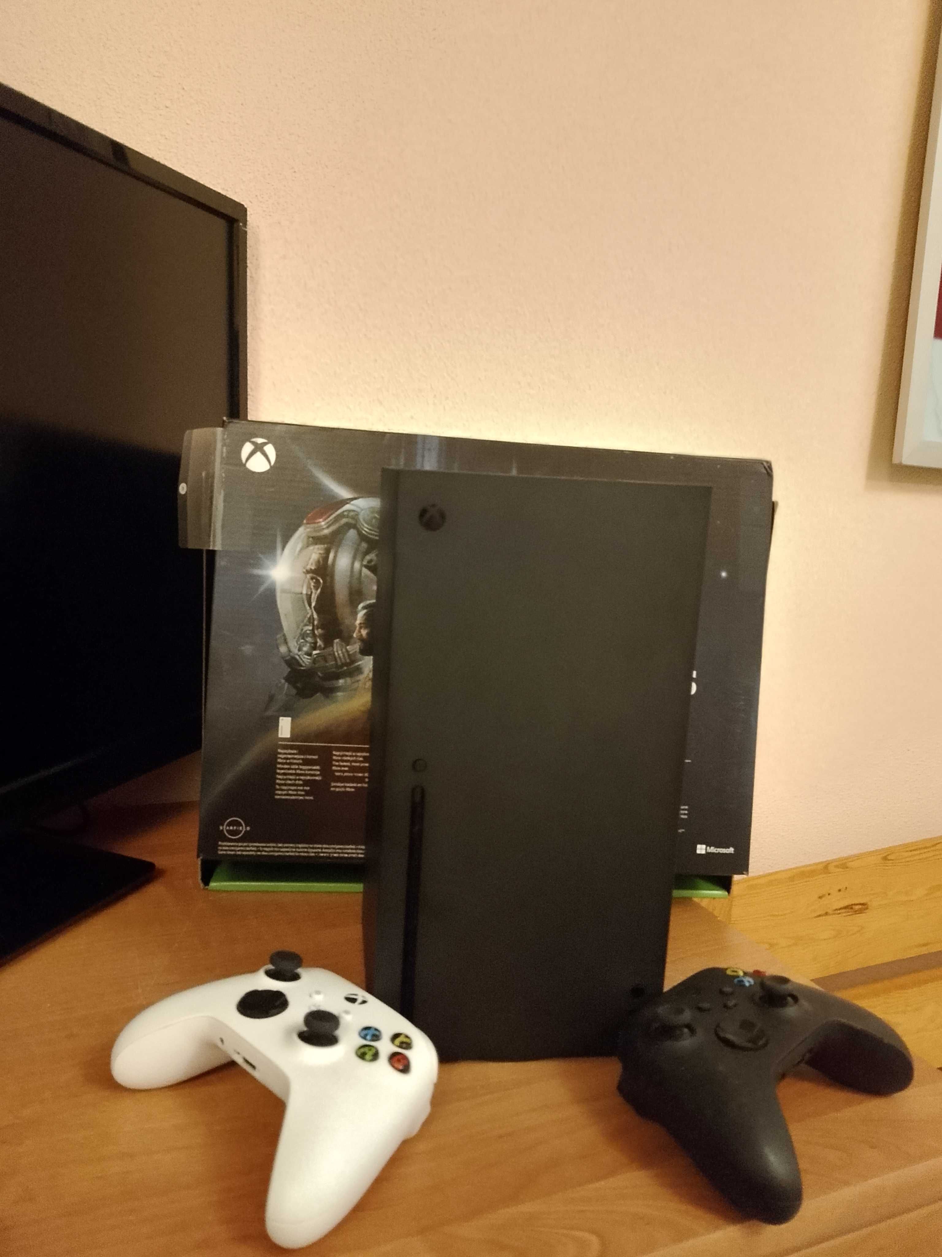 Xbox series X + 2 джойстика,в отличном состоянии