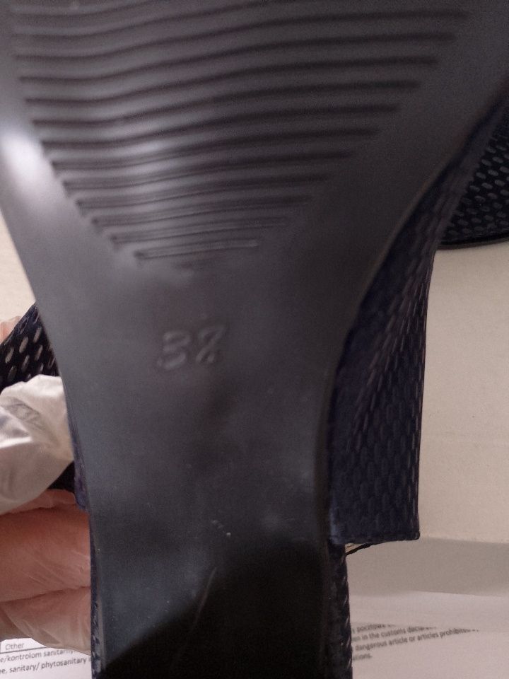 Buty granatowe na słupku 'Inblu' r.38