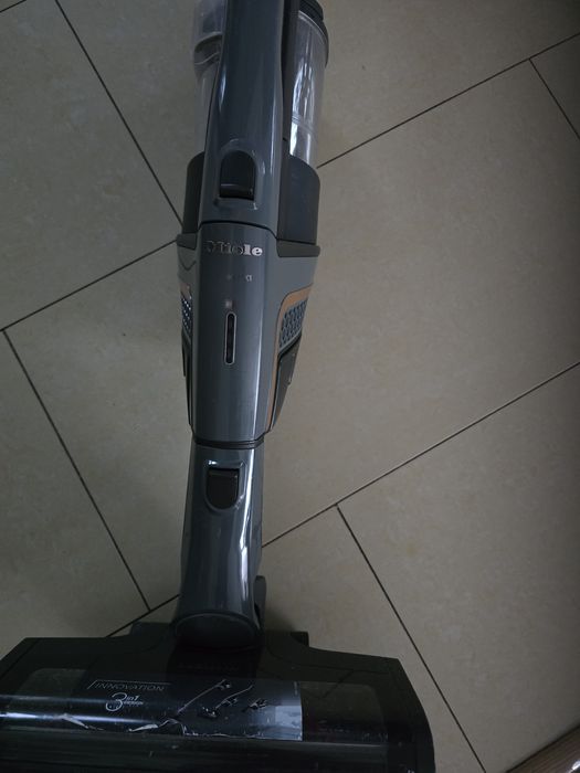Odkurzacz pionowy Miele Triflex
