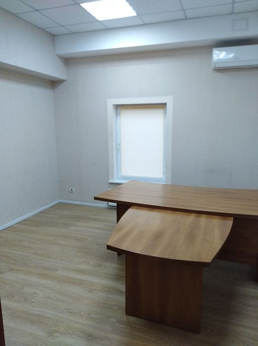 Офис 90 м из 3-х комнат в аренду