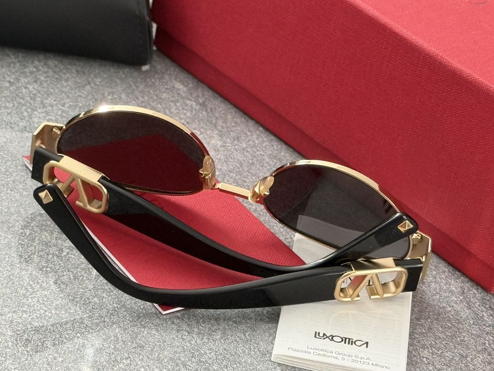 Сонцезахисні окуляри Valentino