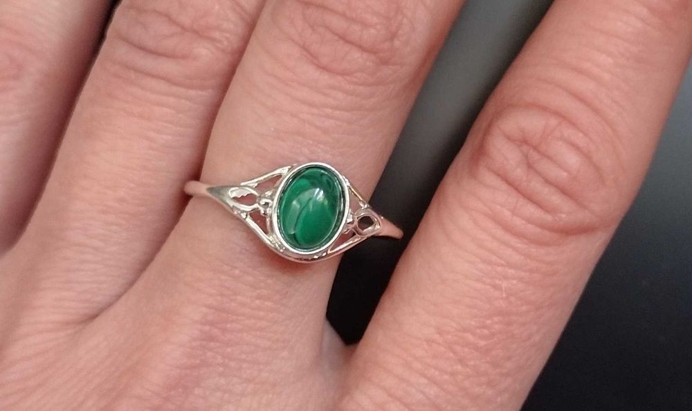 Pierścionek srebrny ZIELONE OCZKO p.925 R.23