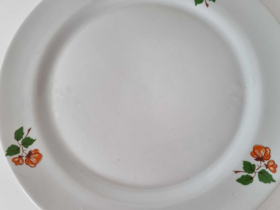 Lubiana talerz obiadowy w pomarańczowe kwiaty