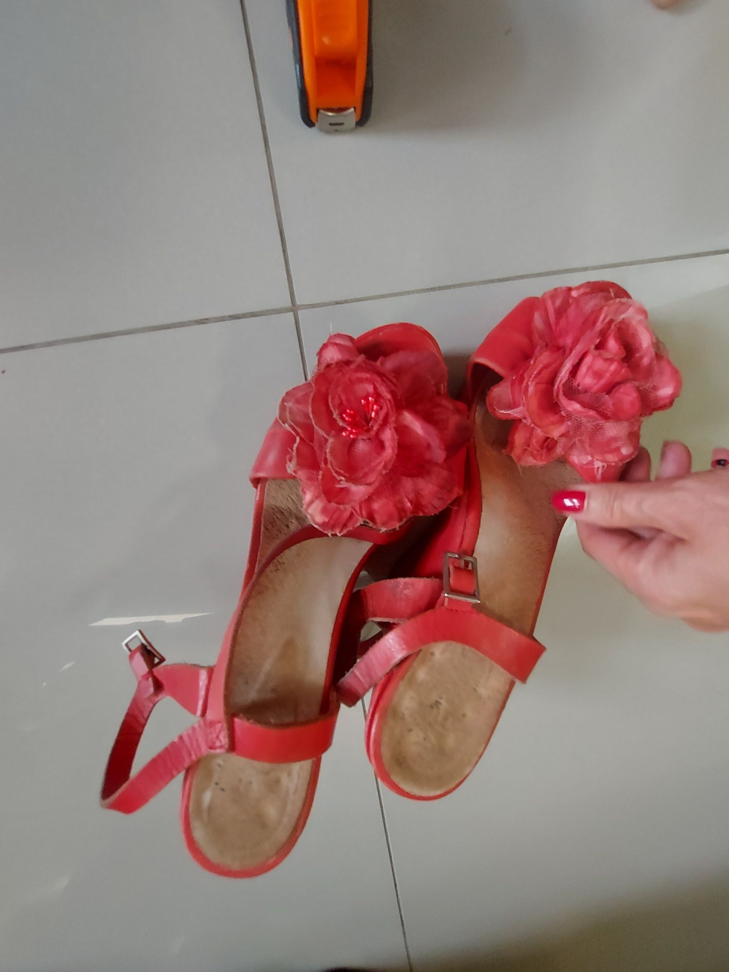 Sexy platformy 38 Venezia koturny czerwone kwiat sandały