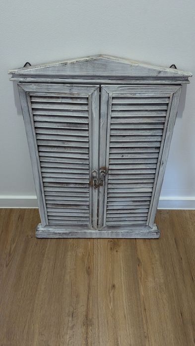 Moldura Loja Casa alterada para tapar quadro elétrico