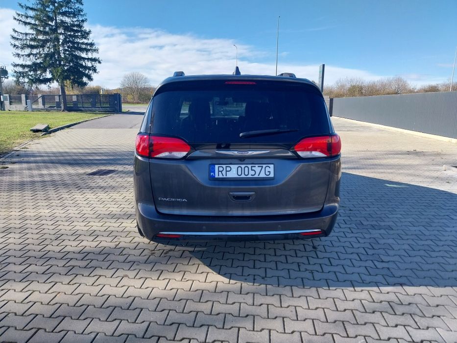 Chrysler Pacifica 3.6 2018 rok 8 osobowy