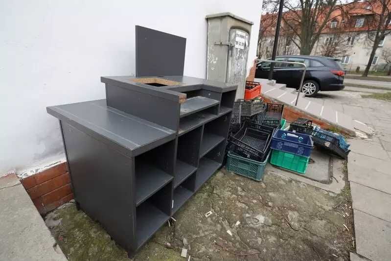 Wywóz mebli, sprzętów, gruzu – opróżnianie piwnic, strychów