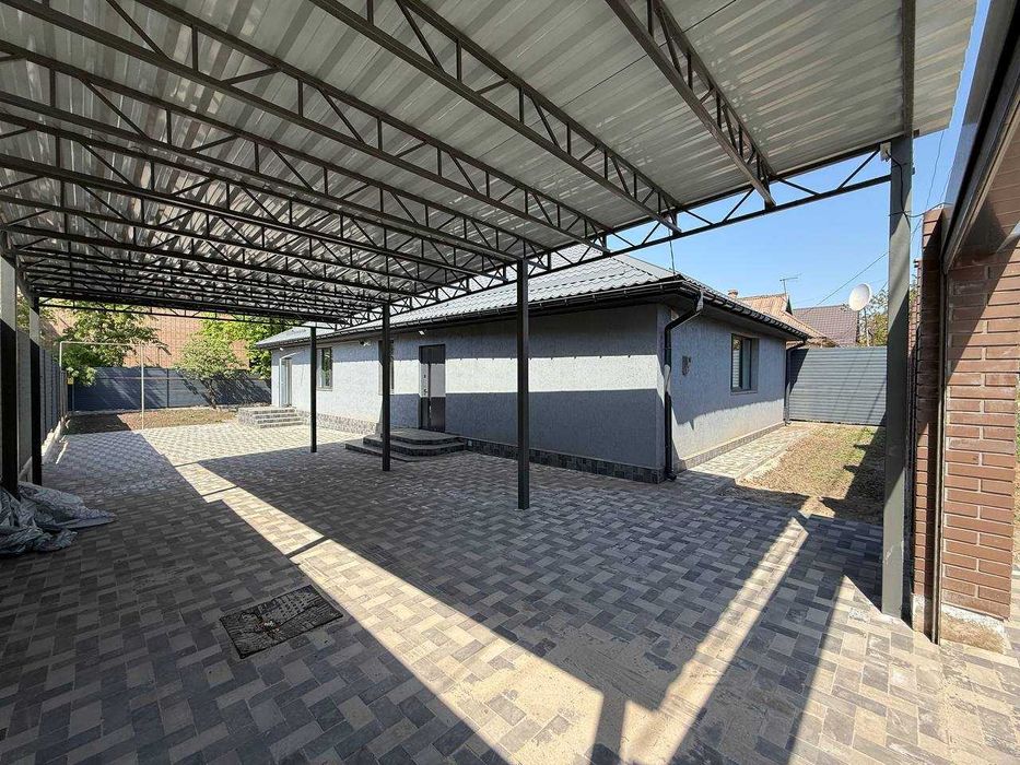Продам новий будинок з басейном в центрі міста (пр. Миру/Пушкіна)