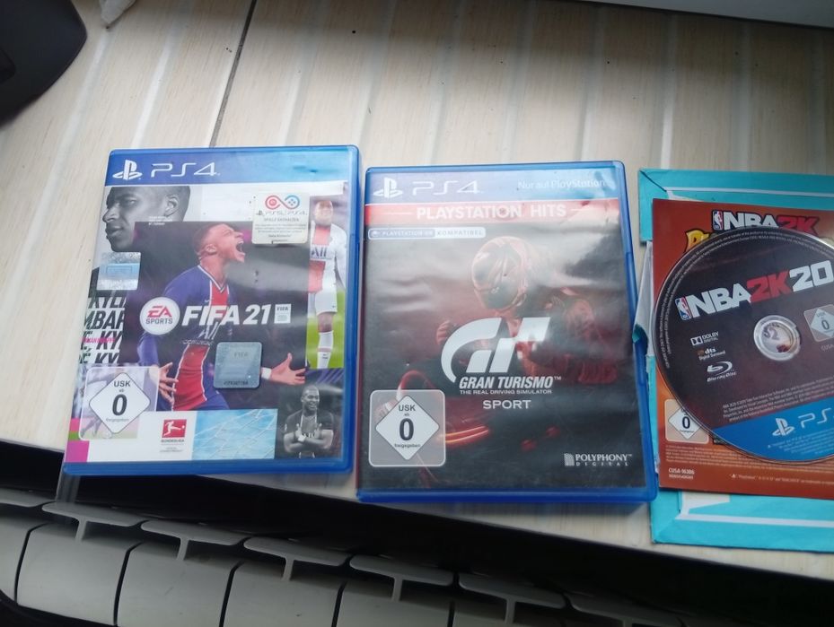 Zestaw gier na konsole PS4
