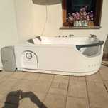 Wanna z hydromasażem jacuzzi