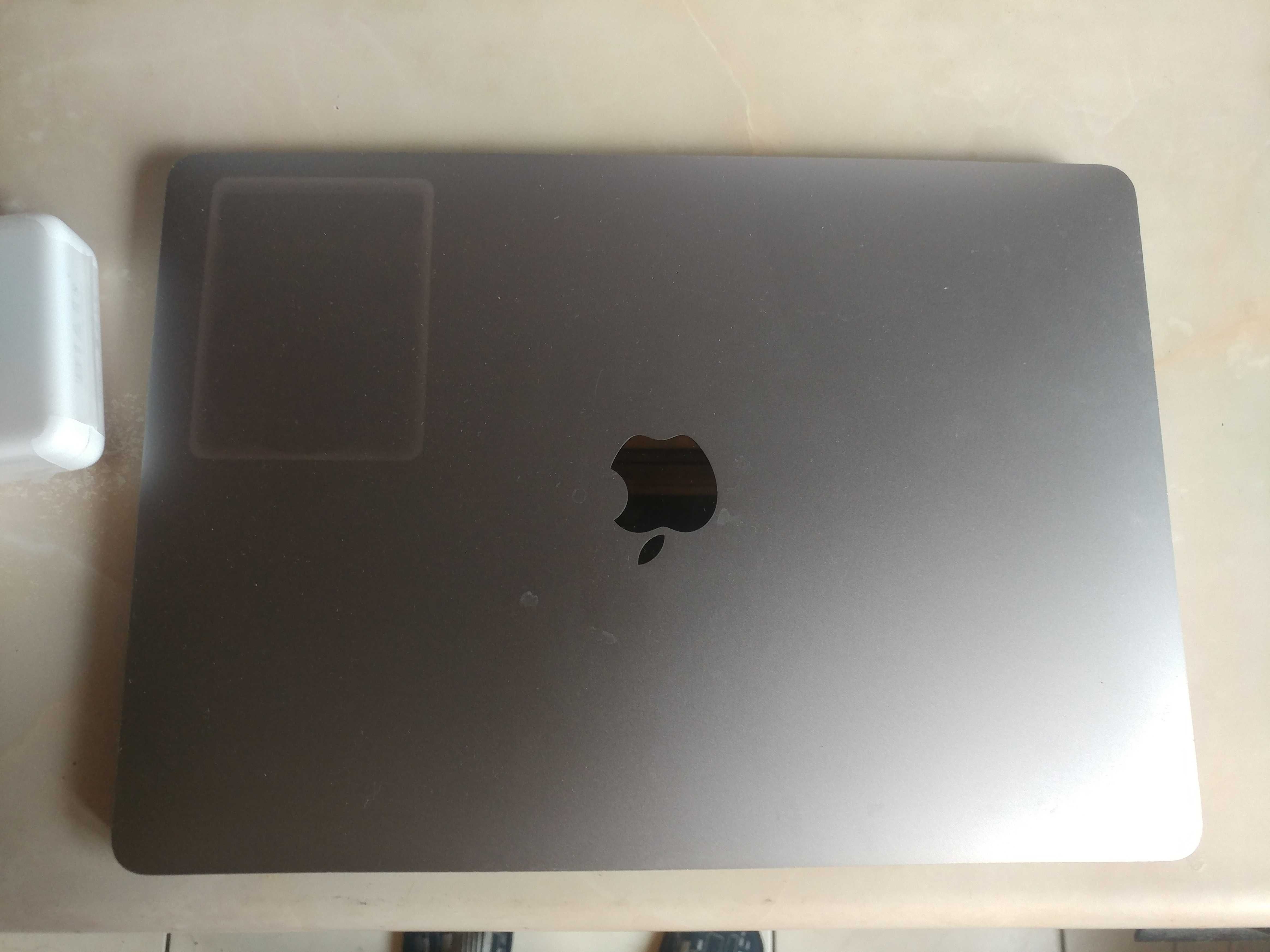 Macbook Pro A1706. 2.9Ghz/8/256