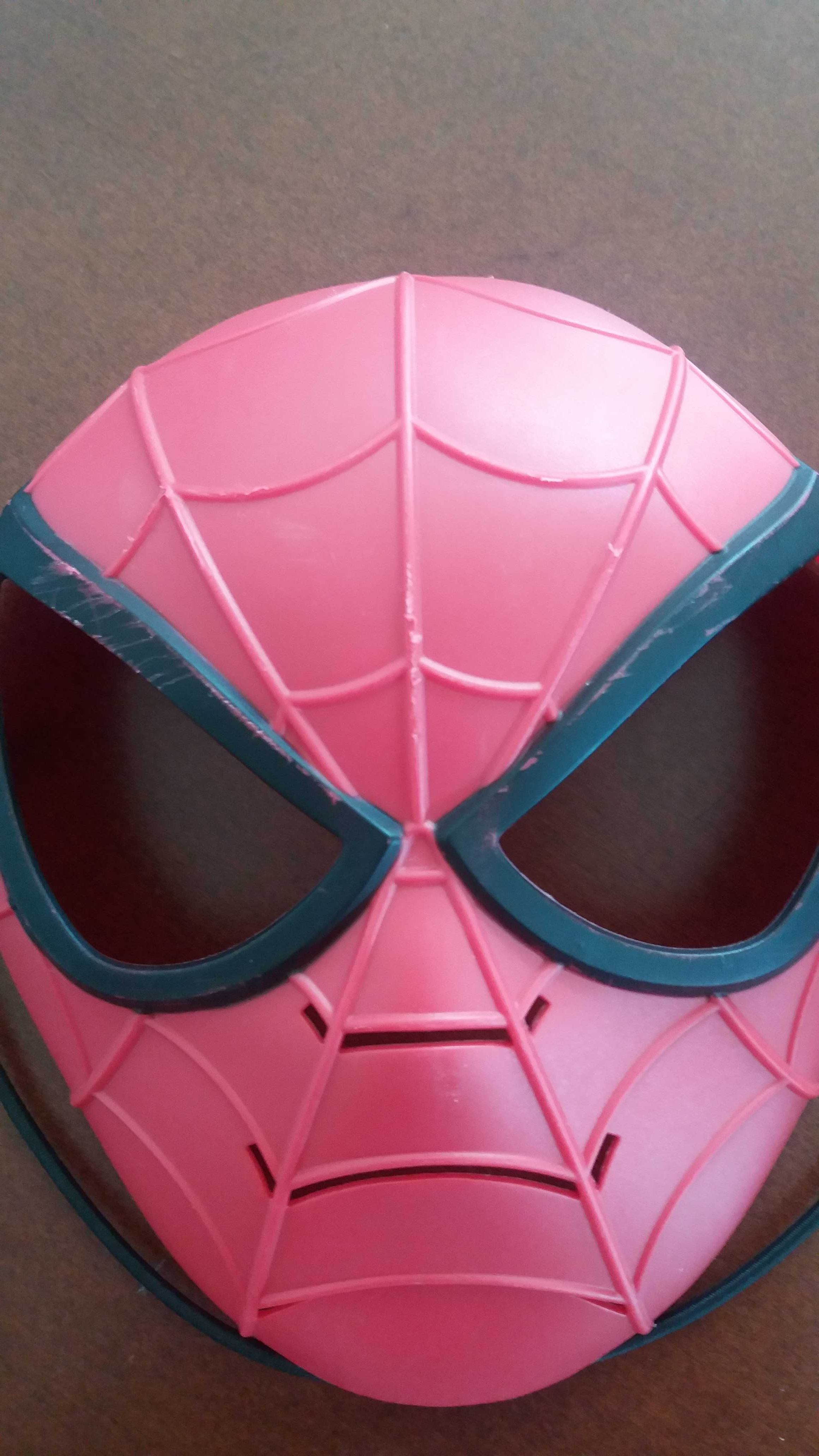 Maska Spidermena firmy Hasbro