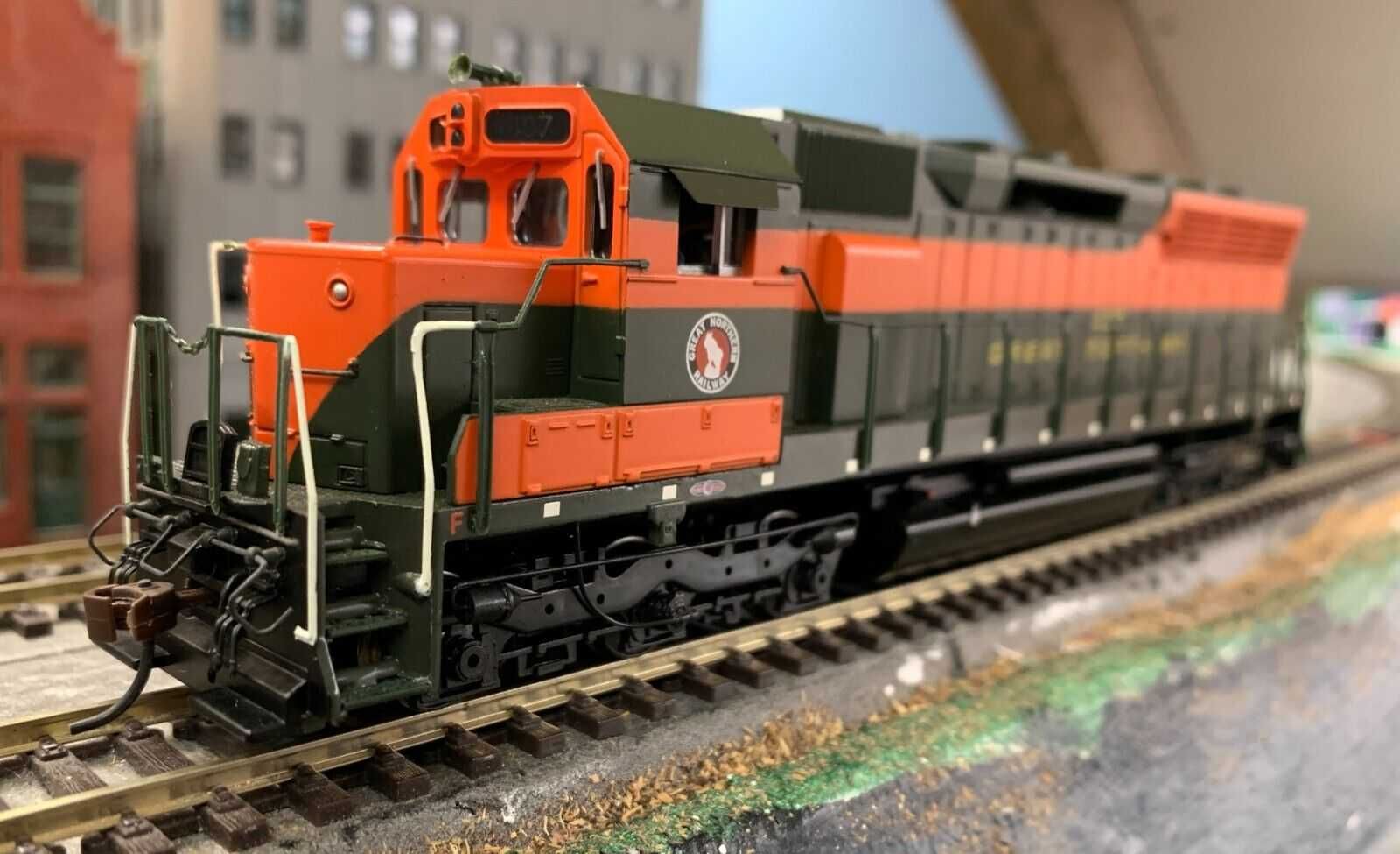 MiniClubMarklin - Bachmann Spectrum  EMD SD-45 - Corr.Contínua H0