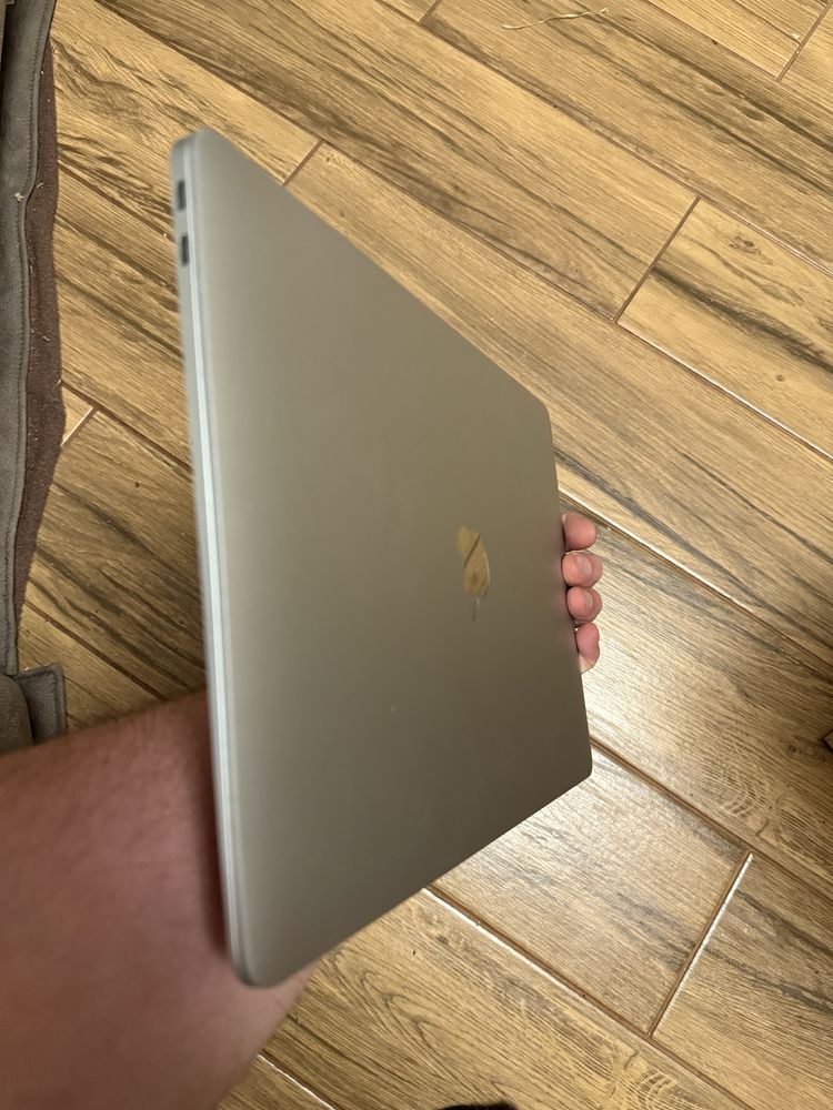 MacBook Air m1 8/256gb