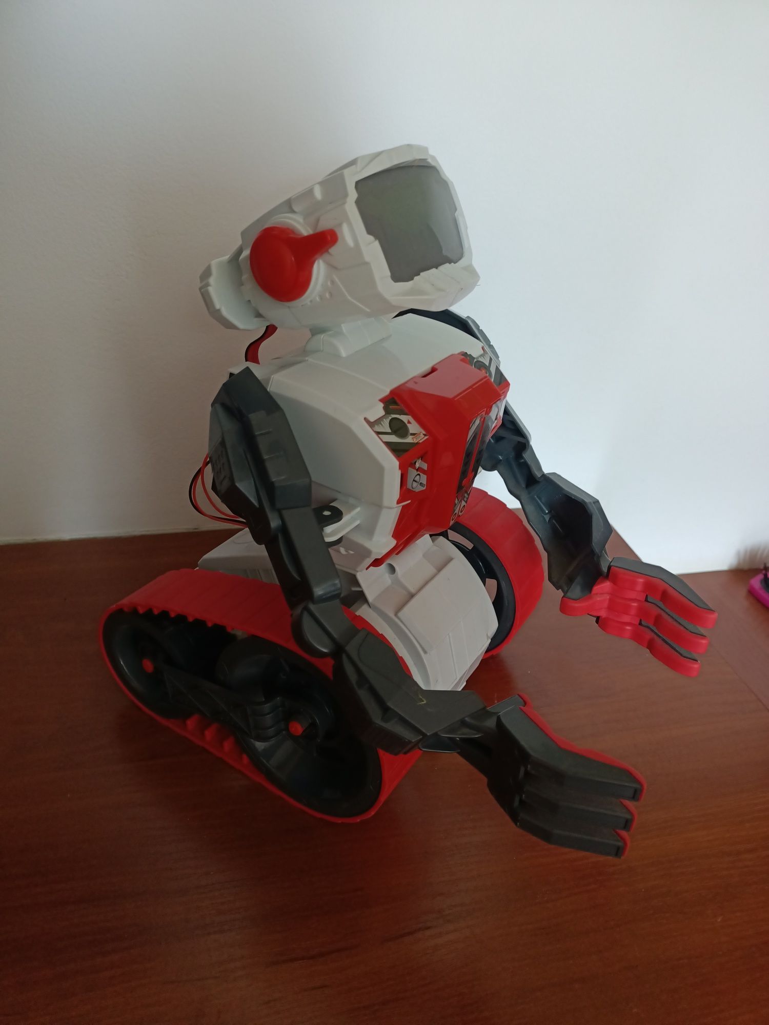 Robót na bateriach, jest pilot