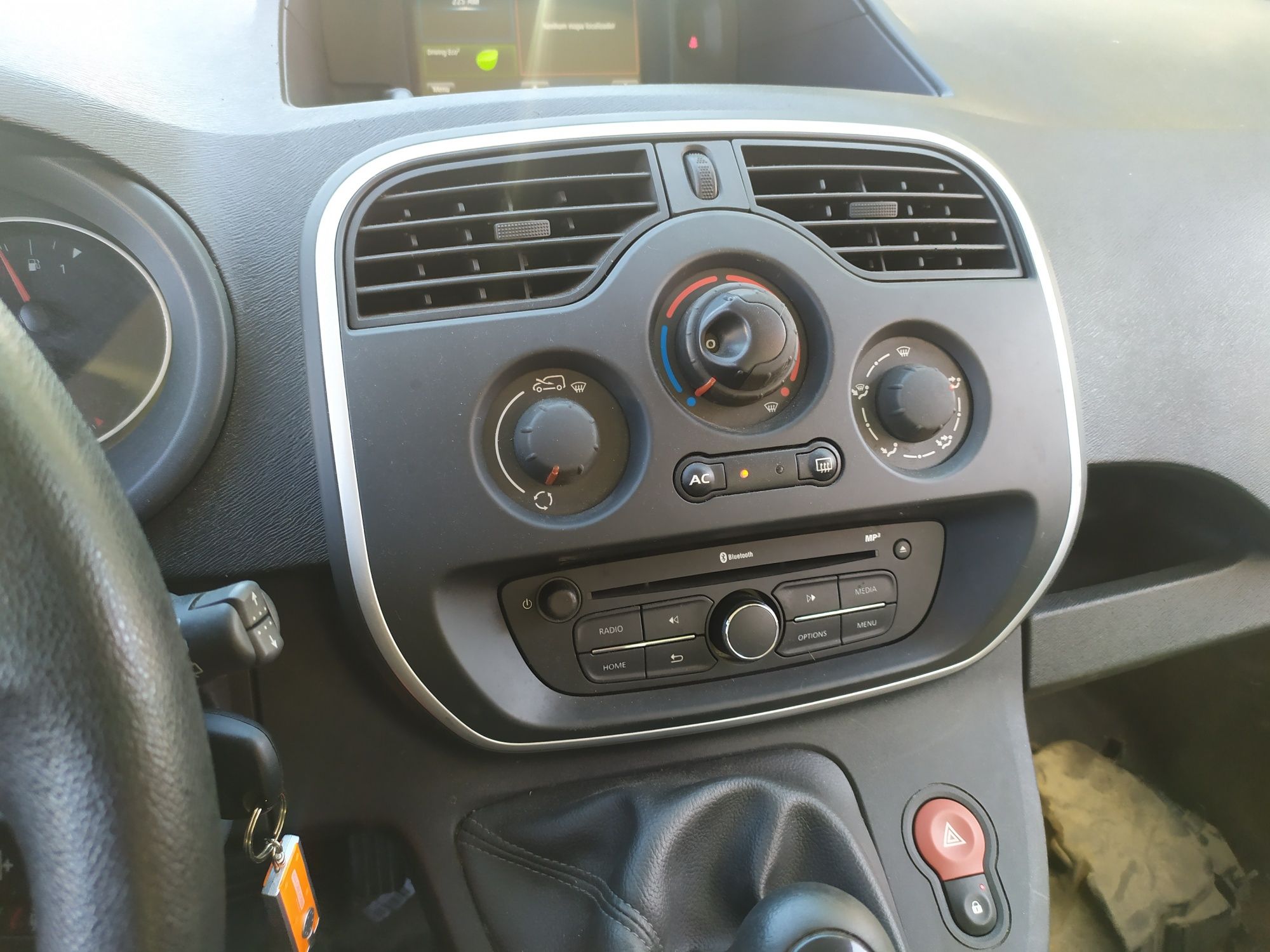 GPS, volante, elevadores, fechaduras Renault Kangoo  2013