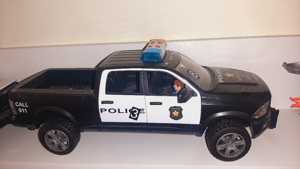 BRUDER 02505 Dodge RAM Policji USA