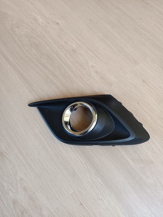Mazda 3 2013- kratka zderzaka lewa na halogen
