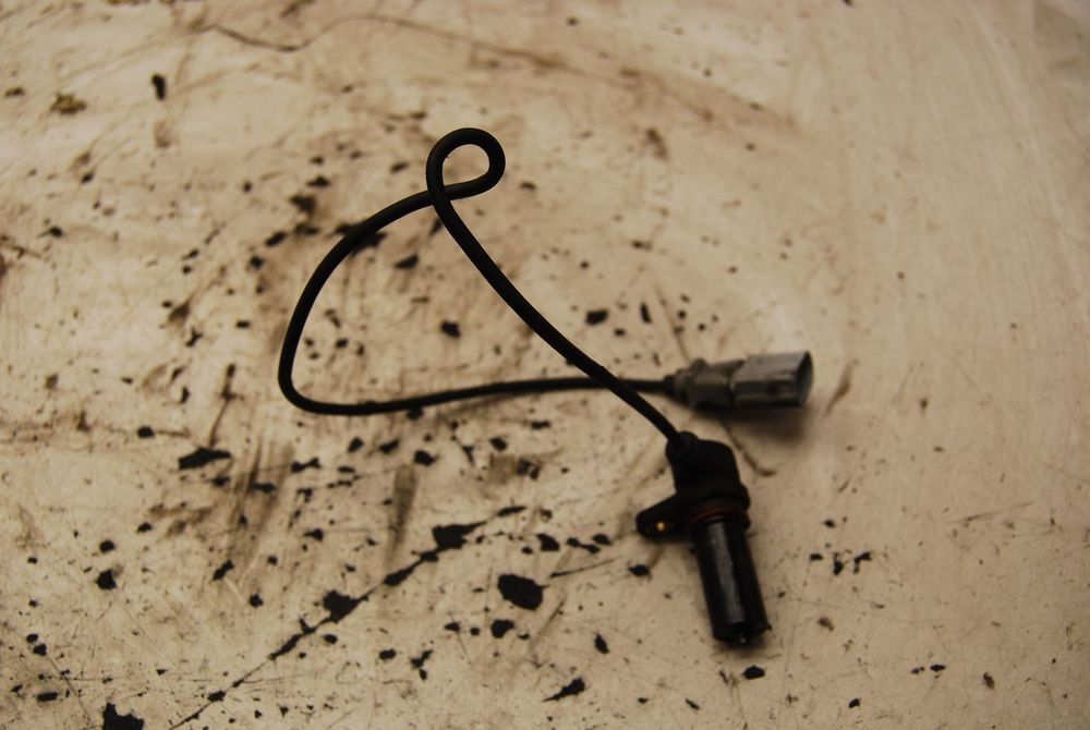 CZUJNIK POŁOŻENIA WAŁU 038907319F AUDI A3 8L 1.9 TDI VW GOLF IV SEAT SKODA SS11009 038907319A