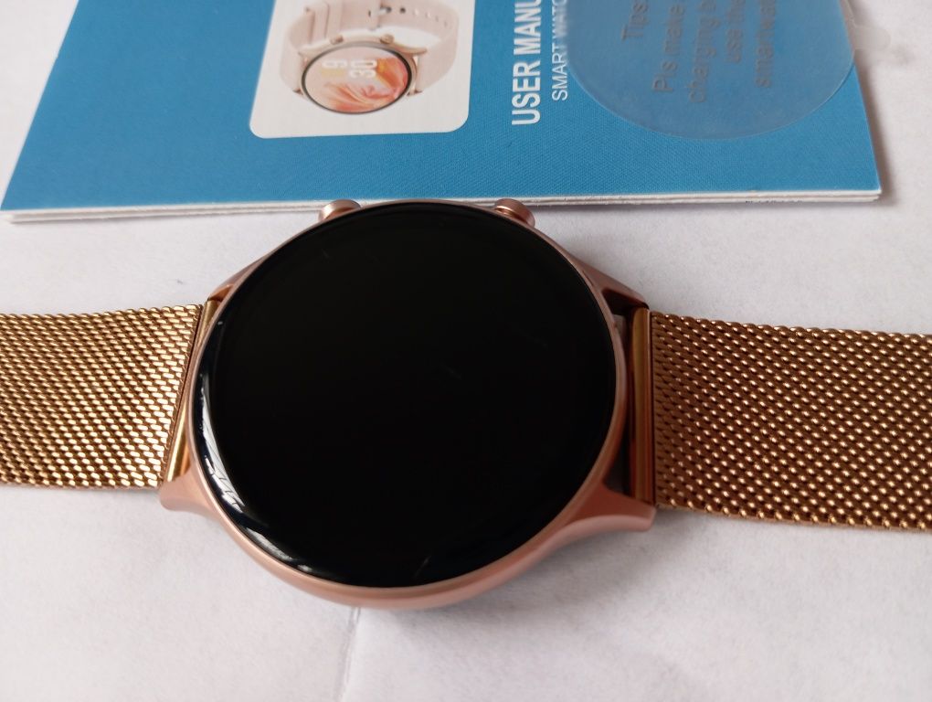 Zegarek smartwatch damski ma wszystkie możliwe funkcje dwa nowe paski