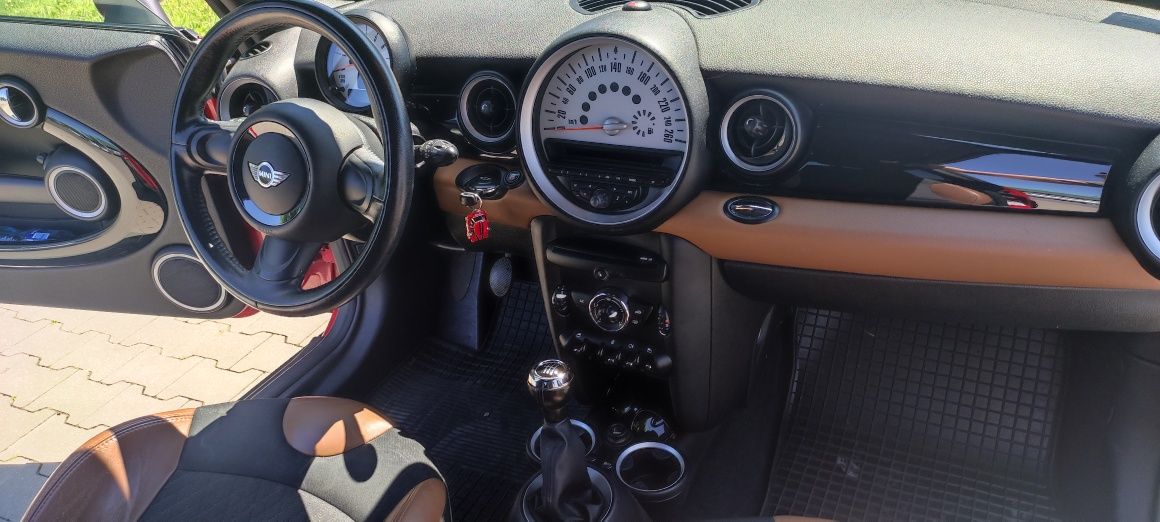 Mini Cooper One 2012r.