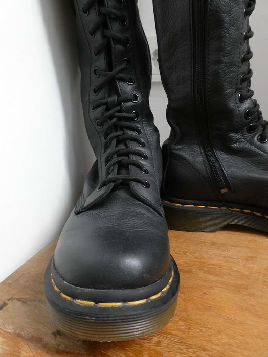 Botas Dr. Martens Altas (20 Furos) - Impecáveis! Usadas 1 Única Vez