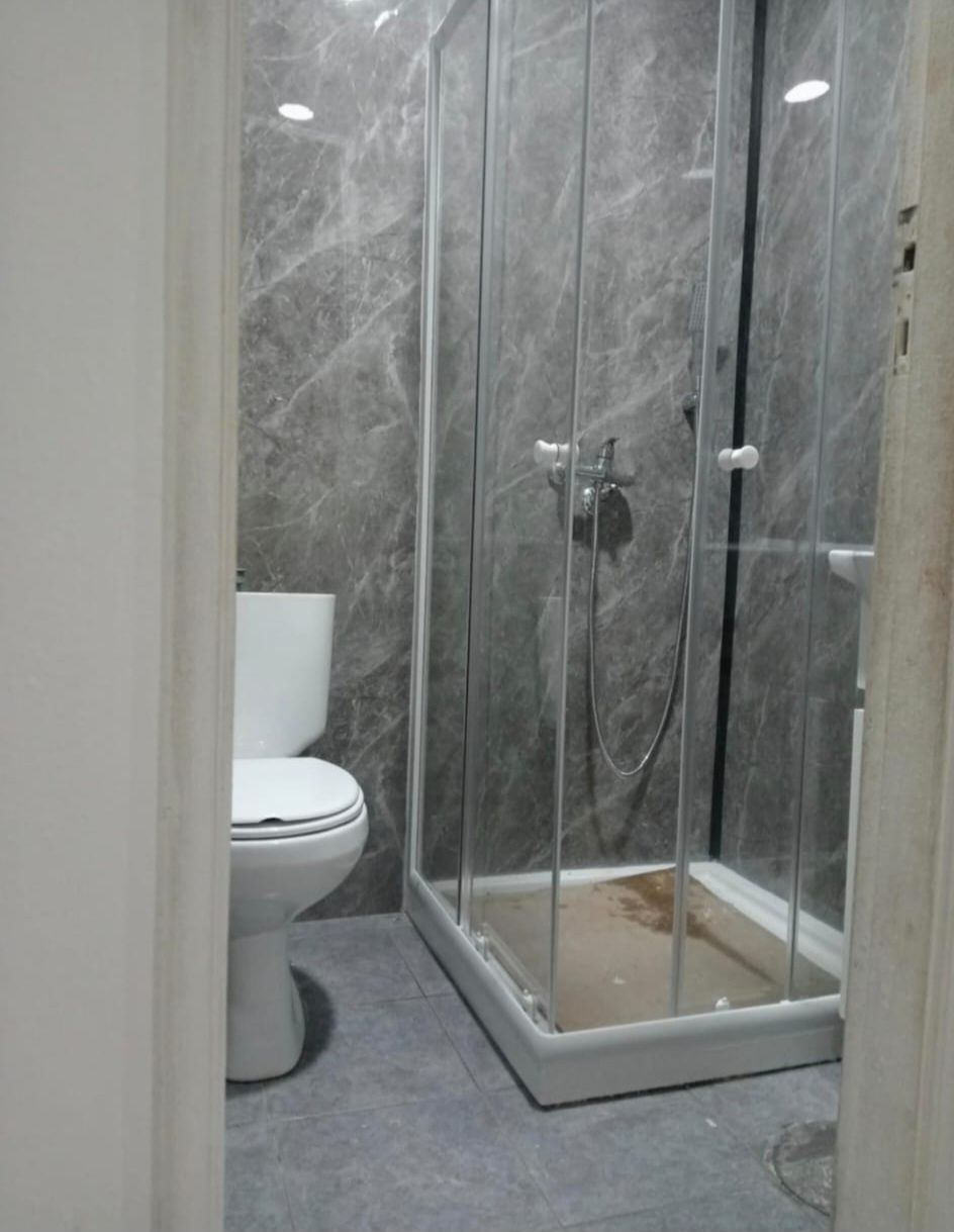 Alugo quarto em moradia