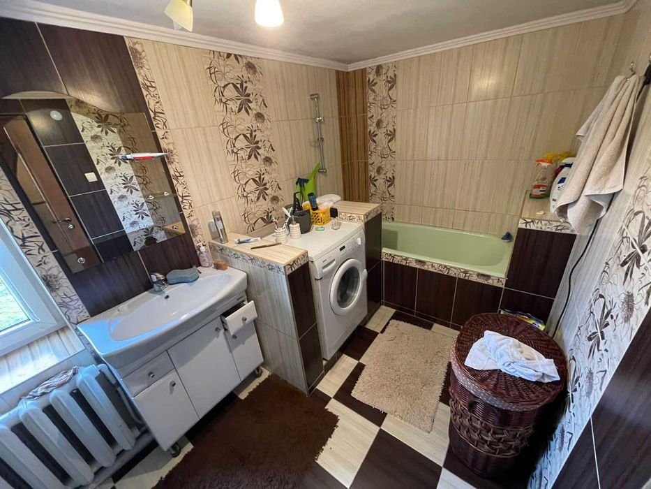 Продається двоповерховий будинок у селі Мостиська Другі