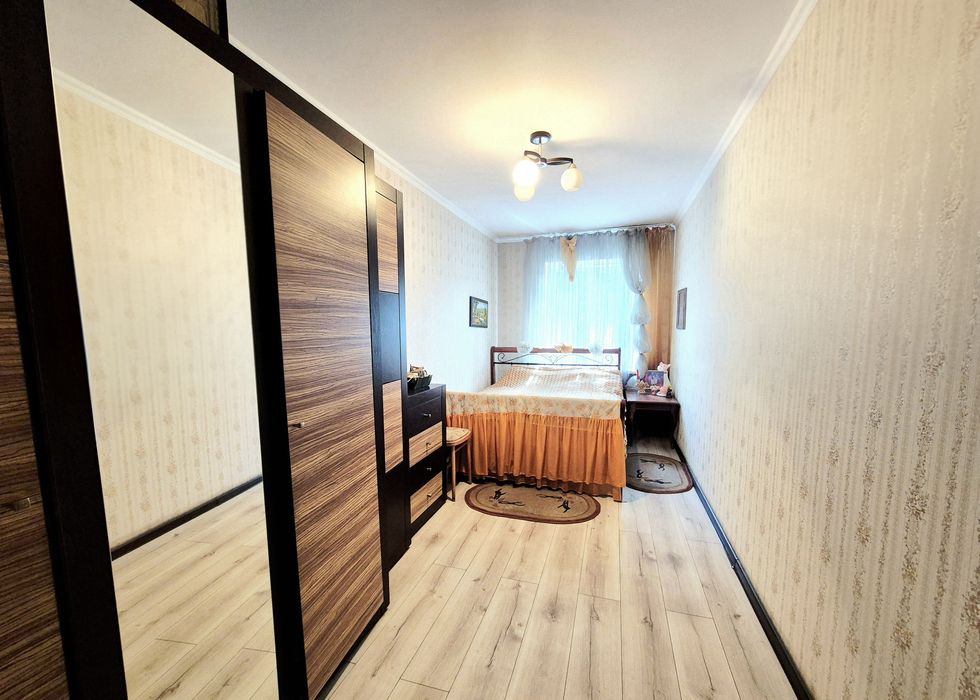 Центр 3-х кім кв вул. Київська 2 поверх цегла ремонт меблі