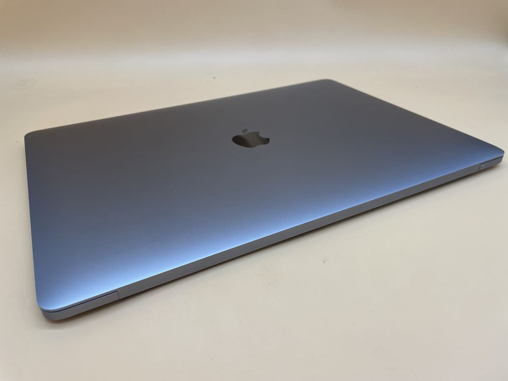 Macbook pro 2019 15.4 512 gb i9 16gb оперативки