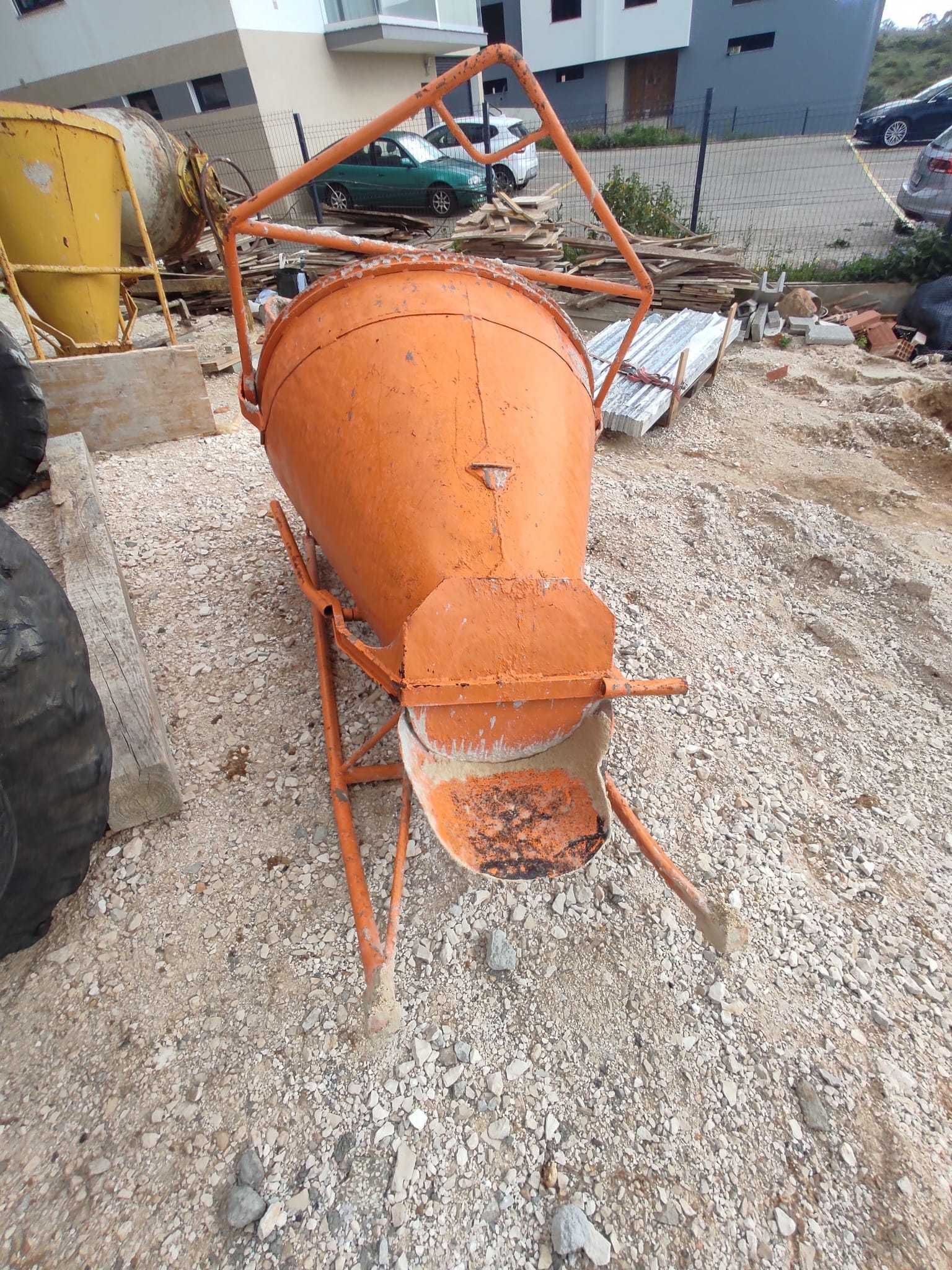 Grua Cadillon Automontante 25mts x 27mts
