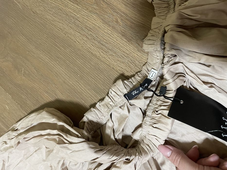 Сарафан бежевого кольору вільний