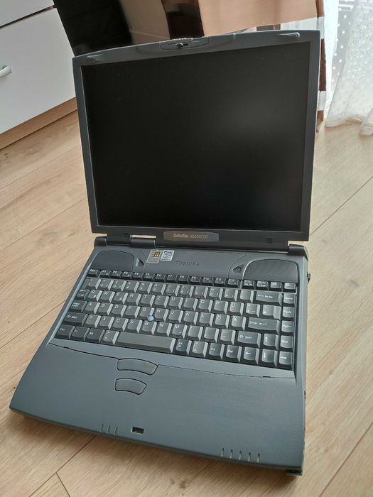 Retro laptop Toshiba Satellite 4060XCDT z procesorem Pentium II