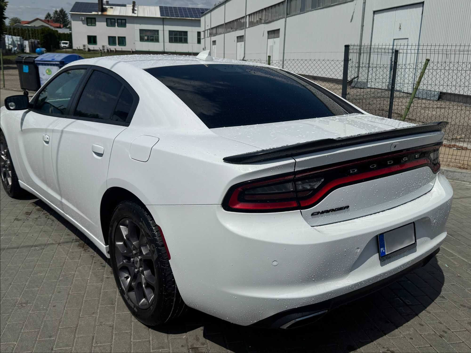 Auto do ślubu biały Dodge Charger 18'