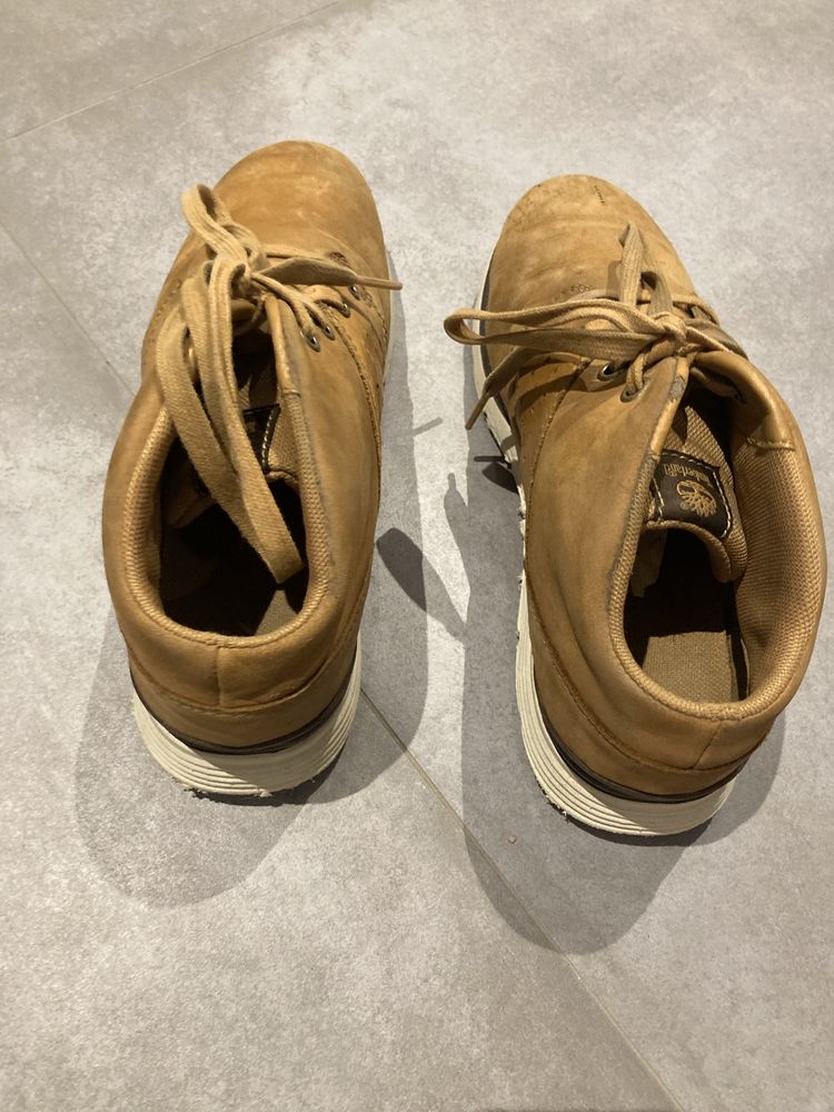 Młodzieżowe buty z nubuku Timberland rozm. 38