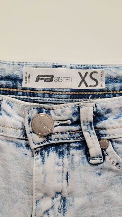 Shorty jeansowe z koronką XS