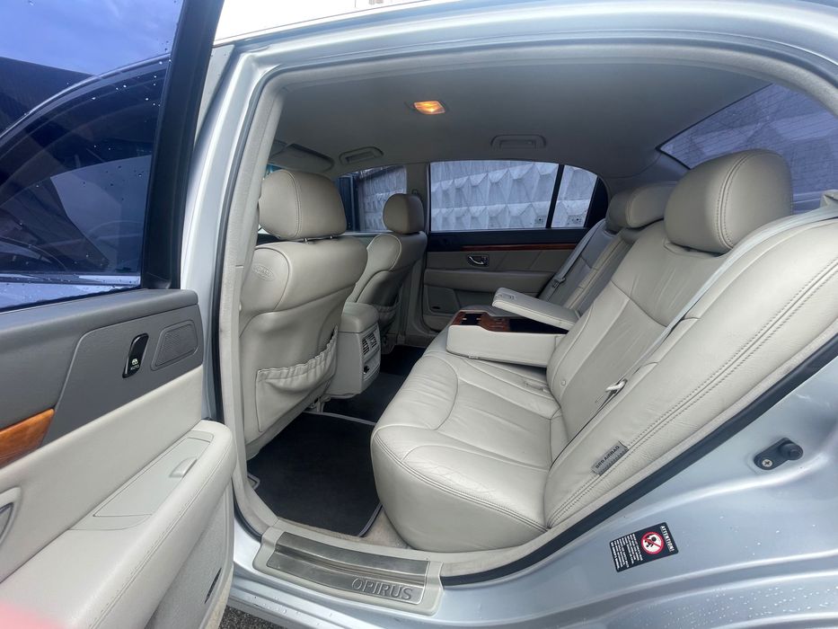 КІА Опірус 3.5 л. 2006 року.