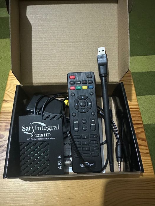 Цифровий супутниковий тюнер