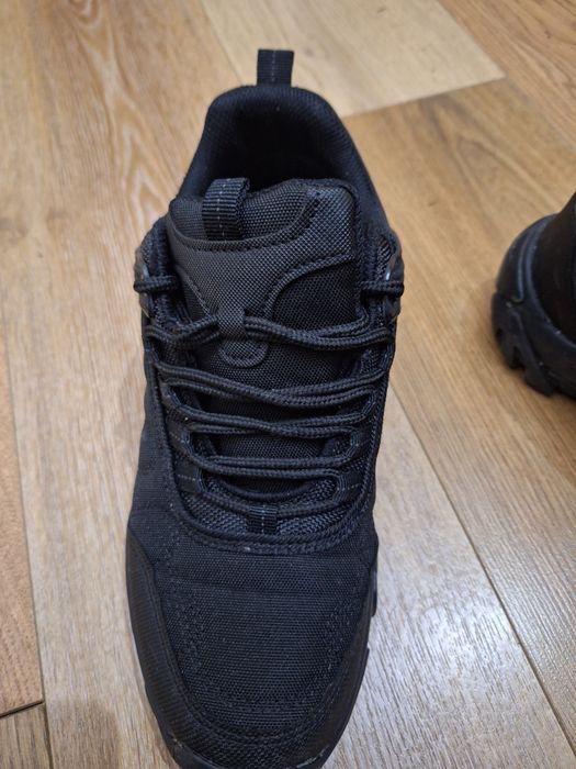 Водо відштовхуючі термо кросівки