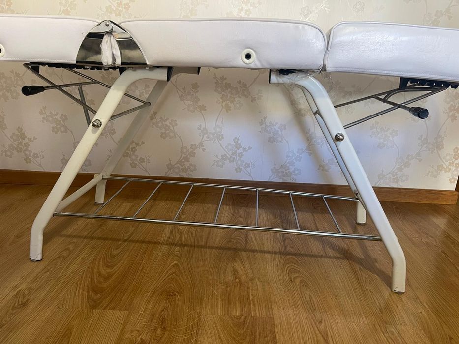 Marquesa estética com cadeira ajustável