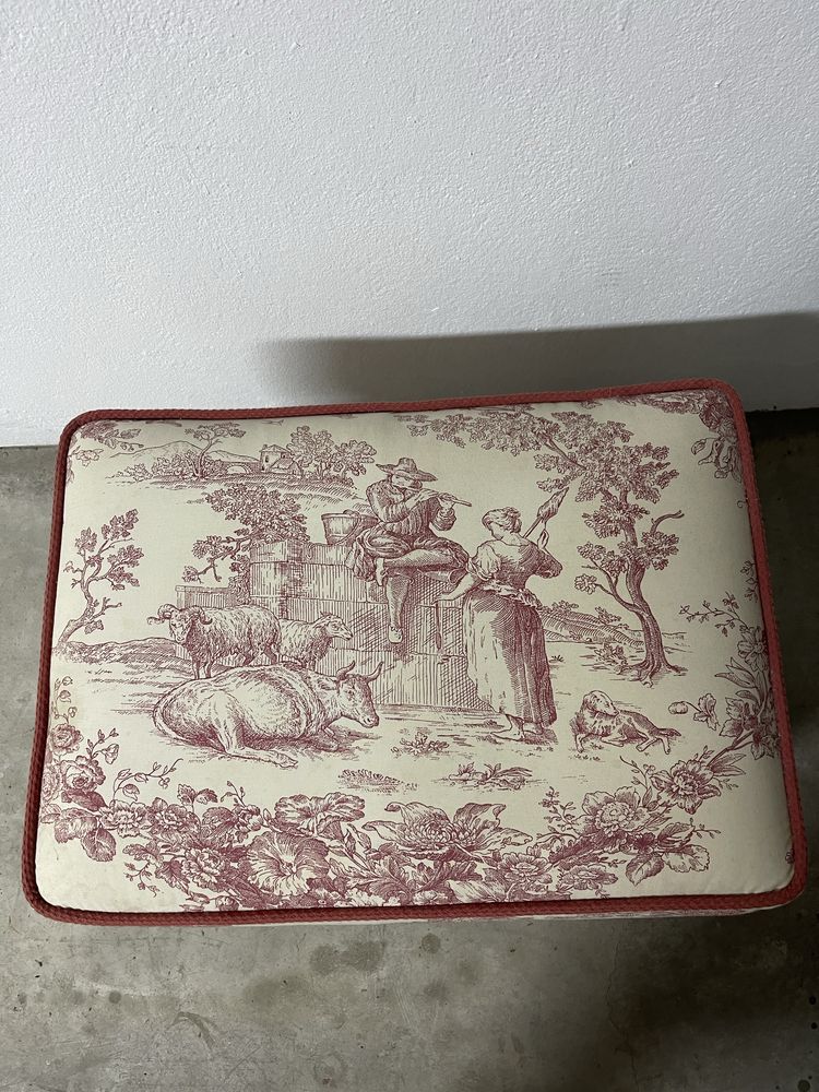 Banqueta estofada
