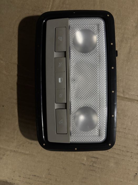 Передній плафон освітлення салону Opel astra 2011